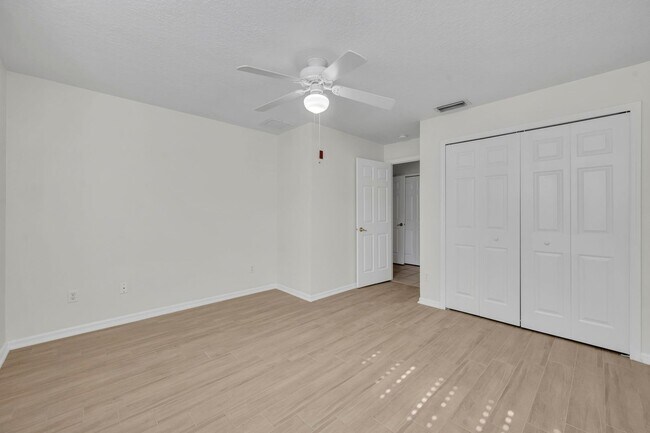 Building Photo - Golf Community Condo