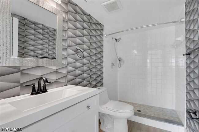 Building Photo - 4912 Tamiami Trl E