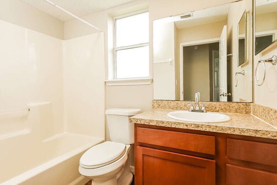 Building Photo - 338 Wildberry Ct