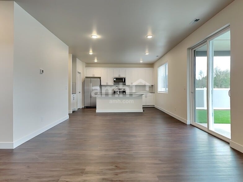 Building Photo - 7814 Verona Lp SW