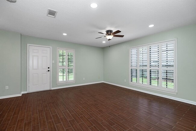 Building Photo - 19 Village Knoll Pl