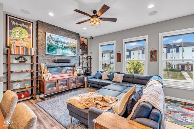 Building Photo - 315 Steeples Blvd