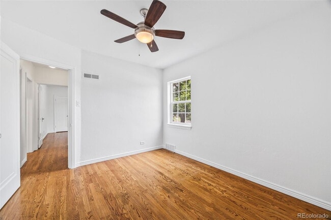 Building Photo - "Spacious 5-Bedroom Gem with Hardwood Floors & Cozy Fireplace in Denver's Heart!"