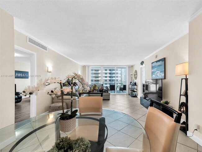 Building Photo - 2030 S Ocean Dr