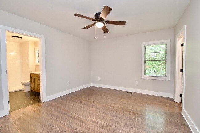 Building Photo - Now Leasing for Fall 2025! $1000 Per Bedro...