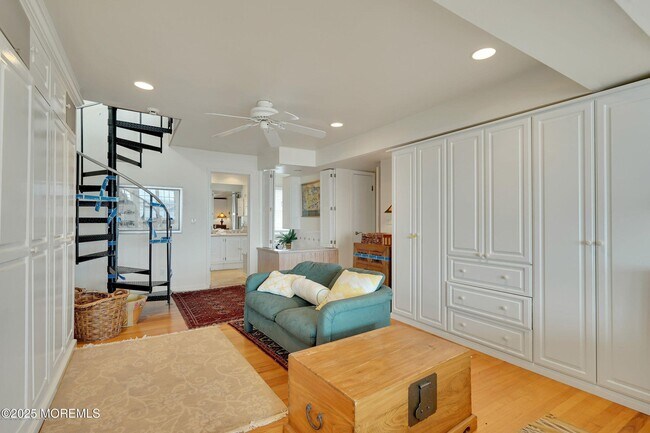 Building Photo - 323 Cove Dr