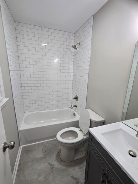 Building Photo - 2218 Lakeland Rd