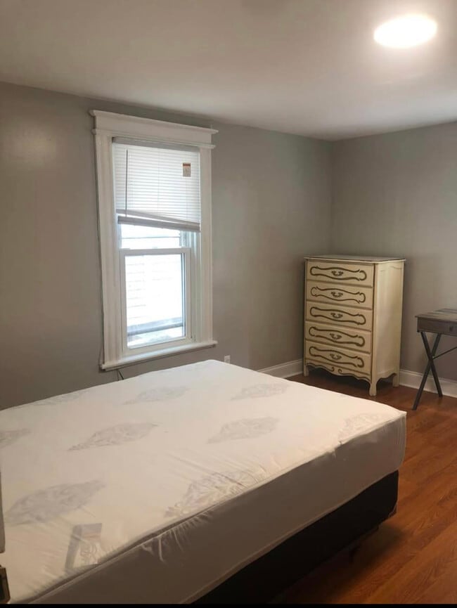 Building Photo - 126 Hudson St