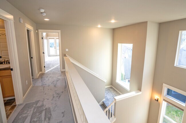 Building Photo - 1749 Skyline Ridge Ln SW