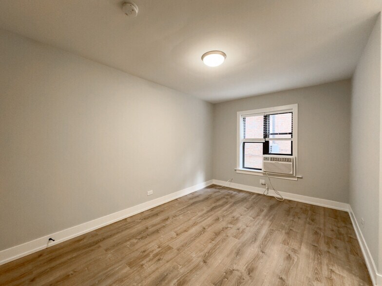 Building Photo - 434 W Belden Ave