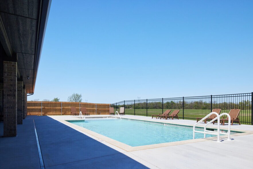 Building Photo - 3802 Bedrock Dr