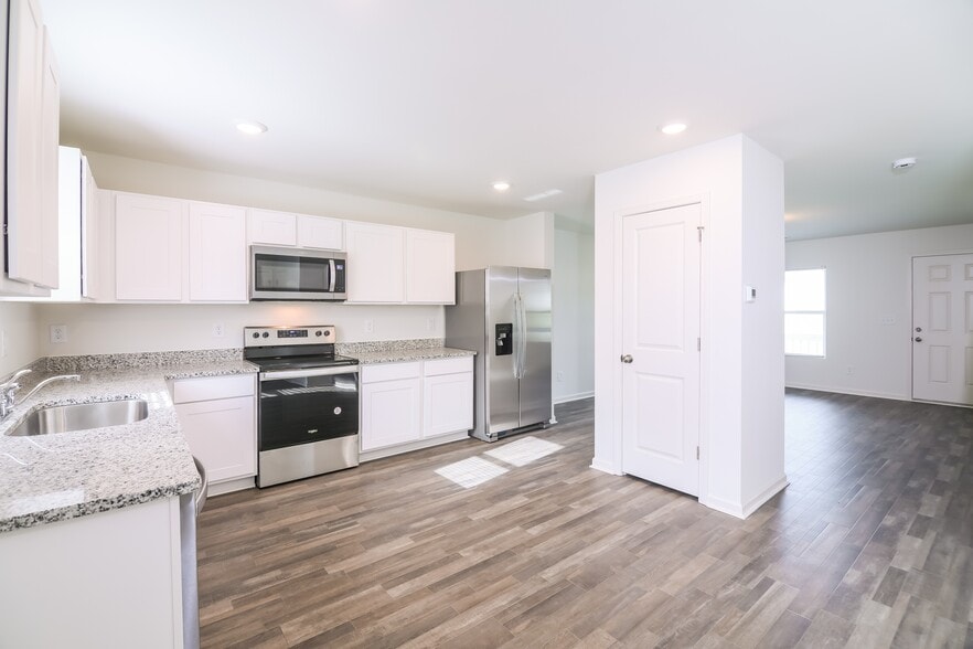 Building Photo - 2203 Samuel Ln