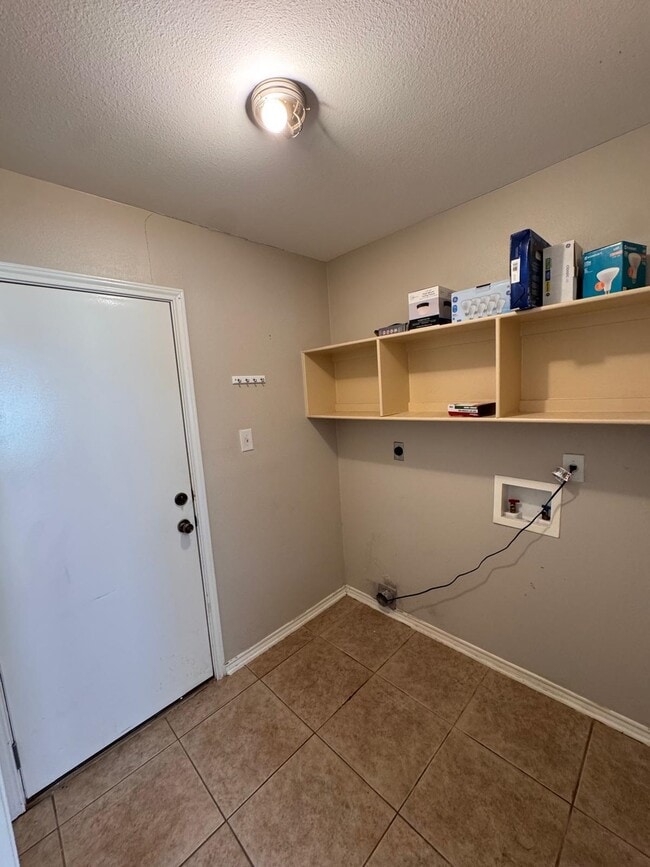 Building Photo - 705 Puig Dr