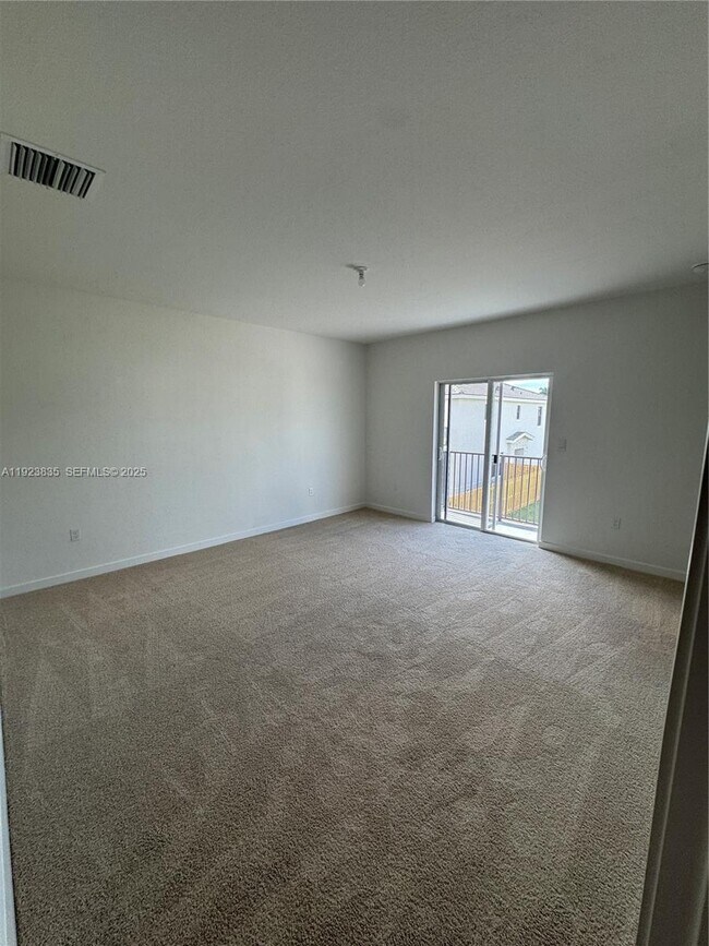 Building Photo - 196 NE 13th Ave