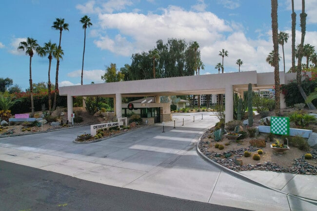 Building Photo - 910 Island Dr