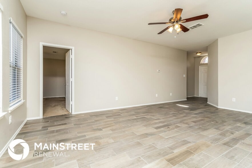 Building Photo - 717 Somerset Dr