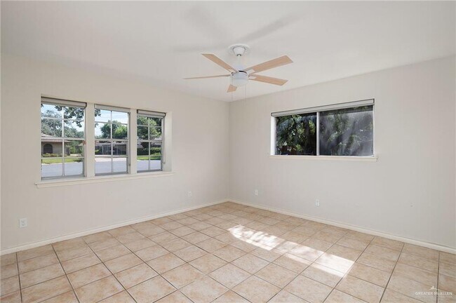 Building Photo - 136 E Harvey Dr