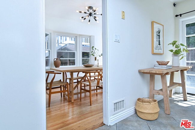 Building Photo - 14017 Valley Vista Blvd