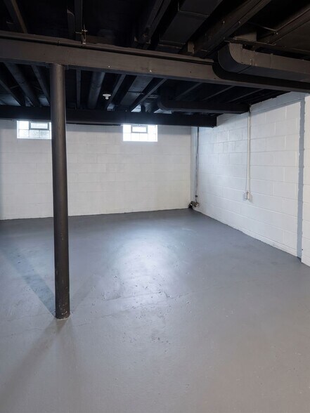 Building Photo - 16614 Woodbine St