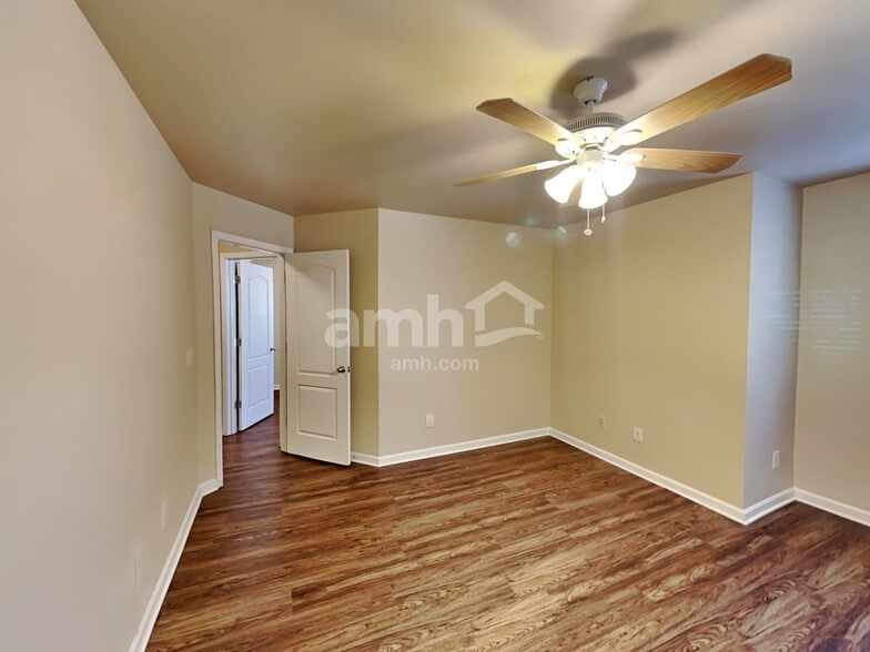 Building Photo - 5177 Rosewood Pl