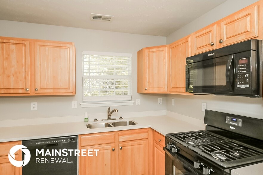 Building Photo - 3230 Diamond Blf