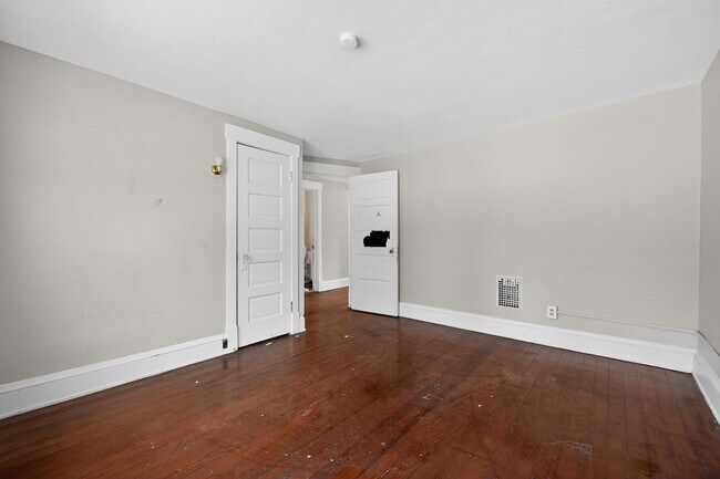 Building Photo - Charming 3BR House in Cleveland