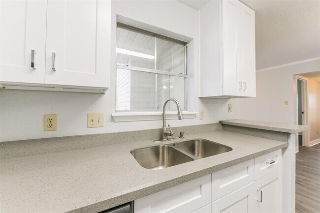 Building Photo - 7600 Emmett F Lowry Expy