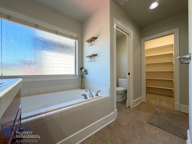 Building Photo - 17423 SW Montague Way
