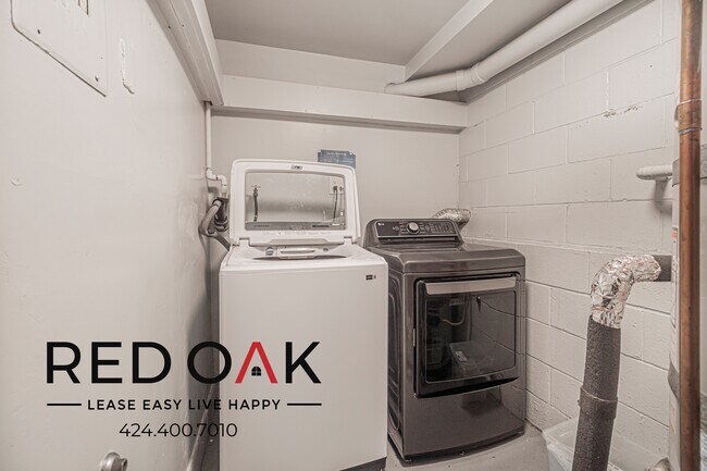Building Photo - 11218 Oxnard St
