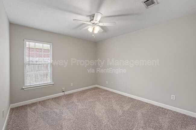 Building Photo - 633 Ventana Dr