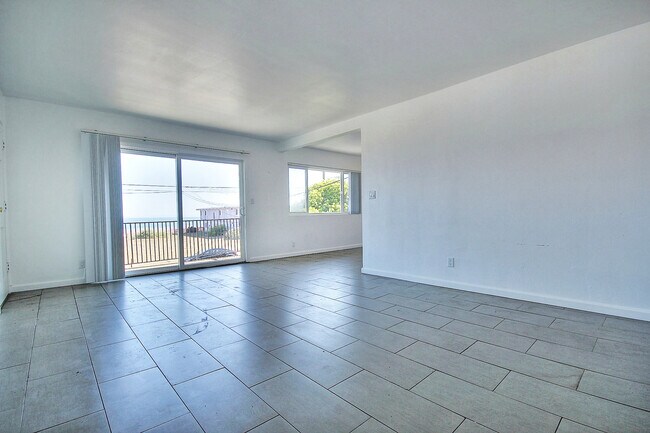 Building Photo - 6742 Del Playa Dr