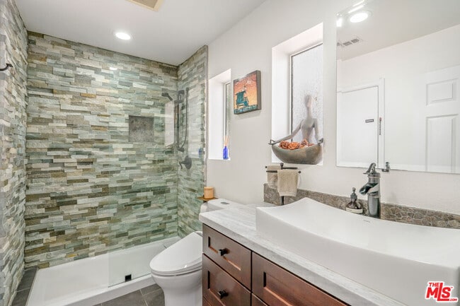Building Photo - 5734 S Celedon Creek