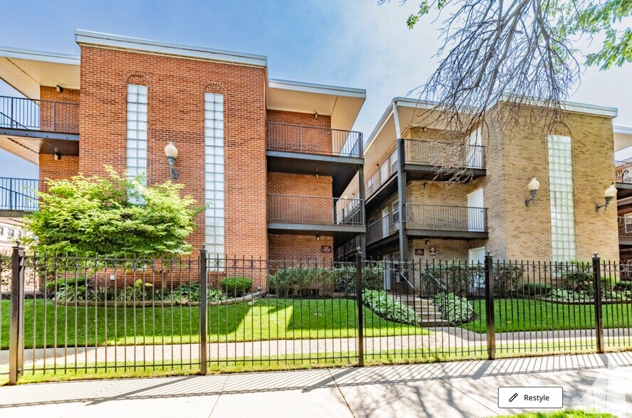 Primary Photo - 4533 N Dover St