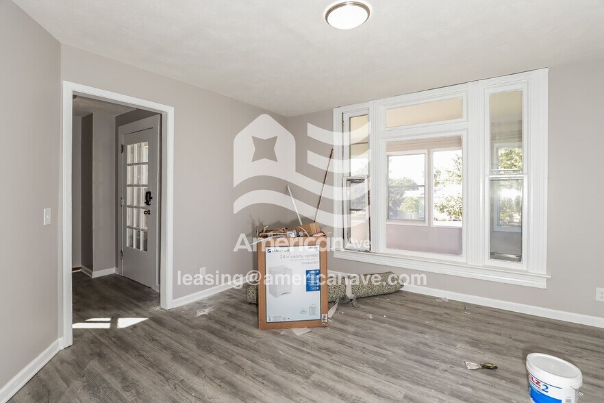Building Photo - 2409 S 41st St