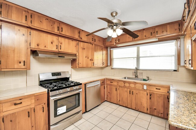 Building Photo - 6713 Neff St