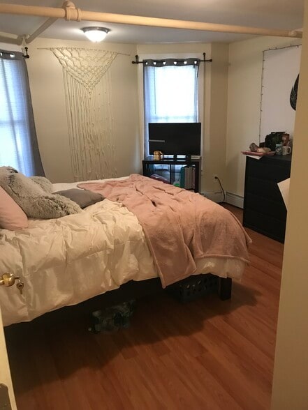 Building Photo - 53 Tingley St