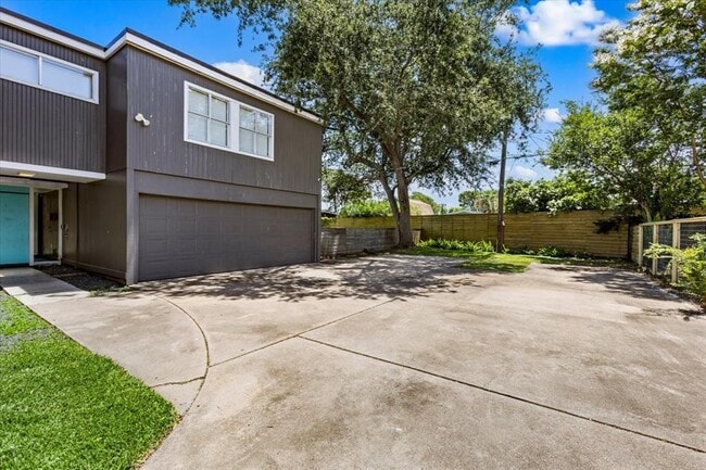 Building Photo - 1310 Harbor View Dr