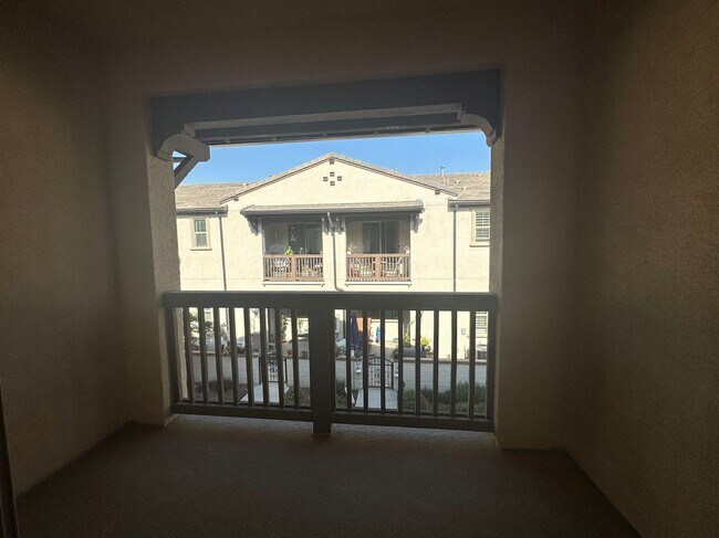 Building Photo - 3 Bedroom home for lease in Ontario