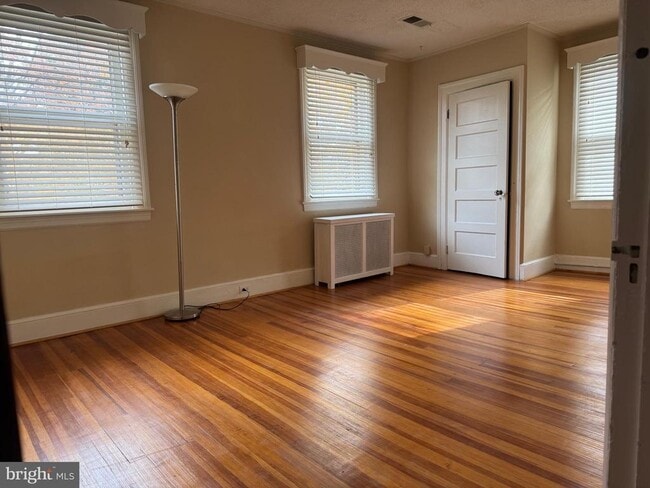 Building Photo - 3902 Hadley Square W