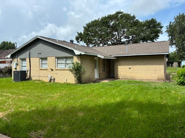 Building Photo - 1805 Thelma Ln