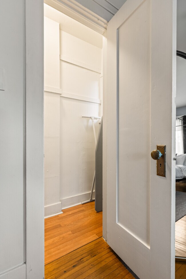 Building Photo - 732-736 Redondo Ave