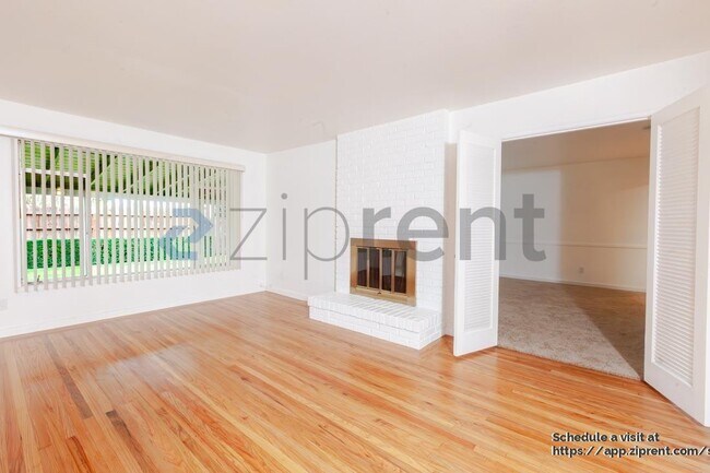 Building Photo - 4636 Goya Pkwy