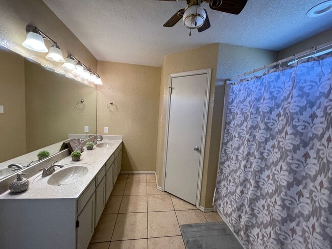 Building Photo - 3817 Water Oak Dr