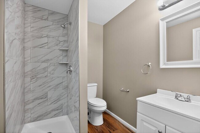 Building Photo - 46483 Rosewood Dr