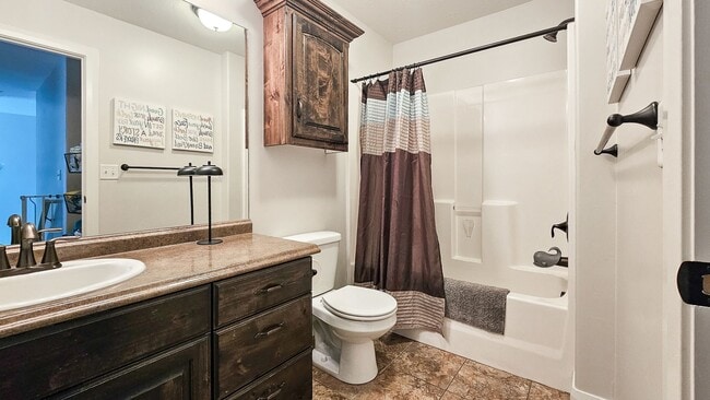 Building Photo - Summerfield Townhome