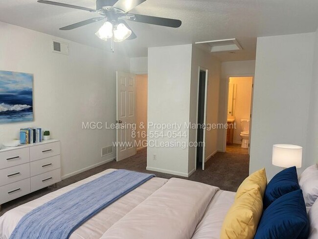 Building Photo - 3 bedroom Duplex with unique floor plan fo...