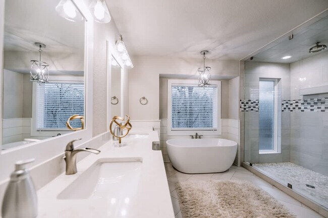 Building Photo - 2104 Almand Dr