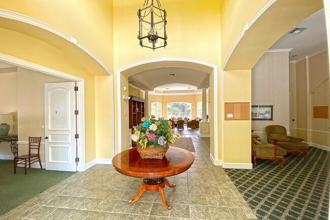 Building Photo - 5050 Fairways Cir