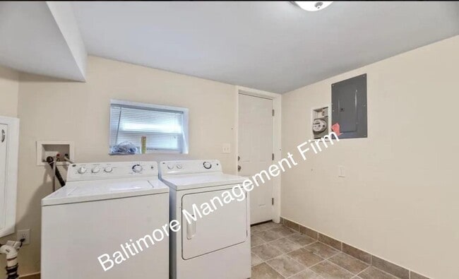 Building Photo - 626 S Macon St.
