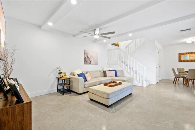 Building Photo - 709 7th Ln